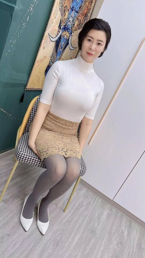 一边摸一边受不了视频的相关介绍