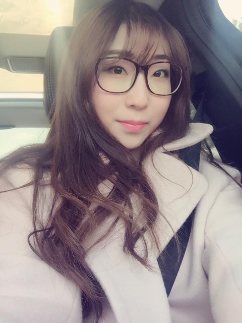 一边摸一边亲视频的相关介绍