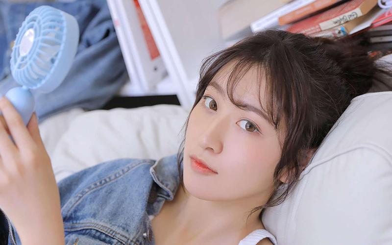 大尺度比基尼美女写真的相关介绍