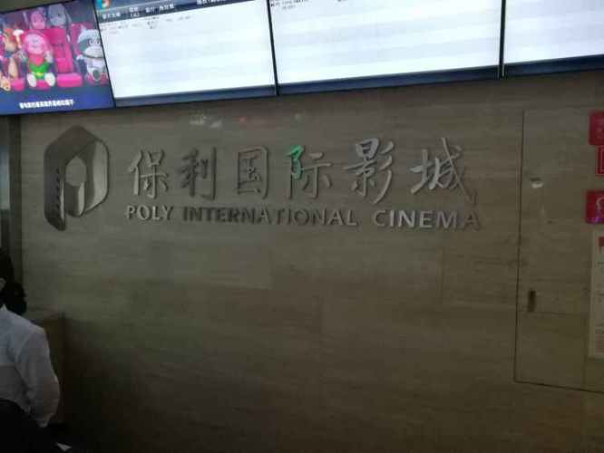男子操白丝美女的相关介绍