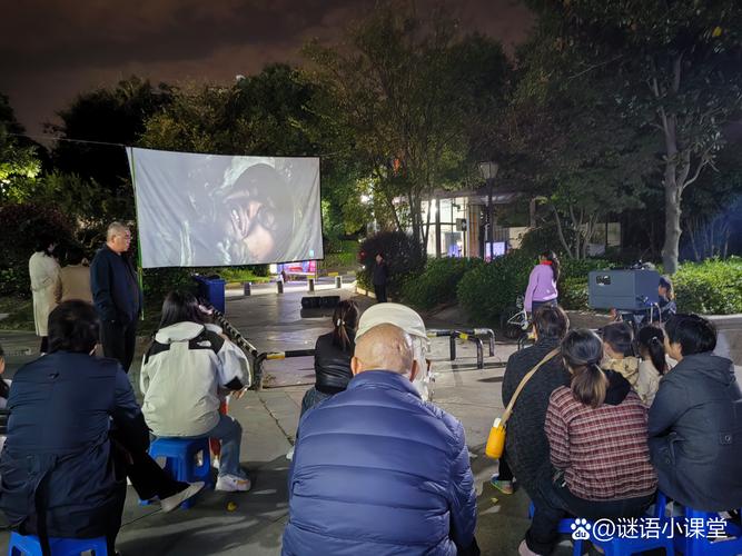 女性下面流黄色分泌物用什么药的相关介绍