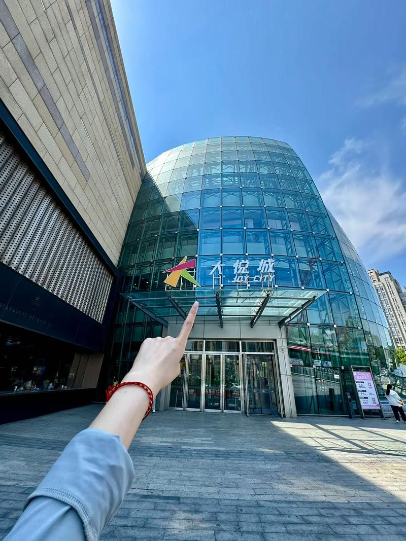 一边摸上的相关介绍