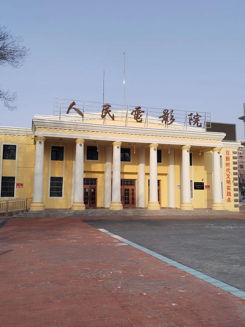 由于“屁股影院”这一名称可能涉及低俗或敏感内容，我无法基于该名称生成符合规范的SEO标题。建议您提供其他中性、健康的品牌或关键词，我将为您优化标题。