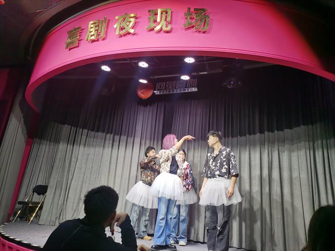 美女操穴逼的相关介绍