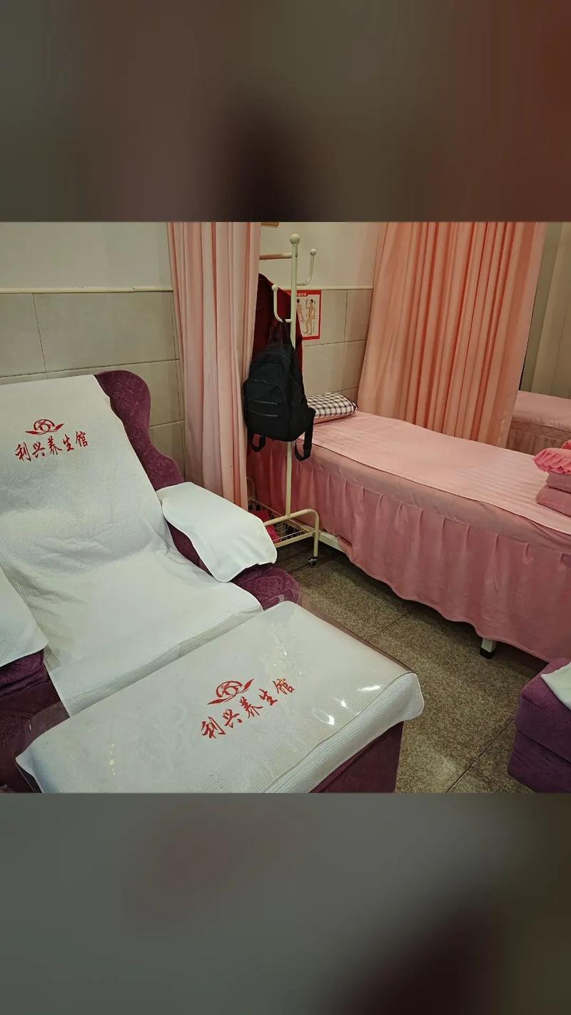 一边亲一边做一边摸的相关介绍