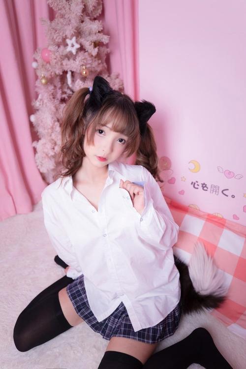 日日摸夜夜欧美一区二区的相关介绍