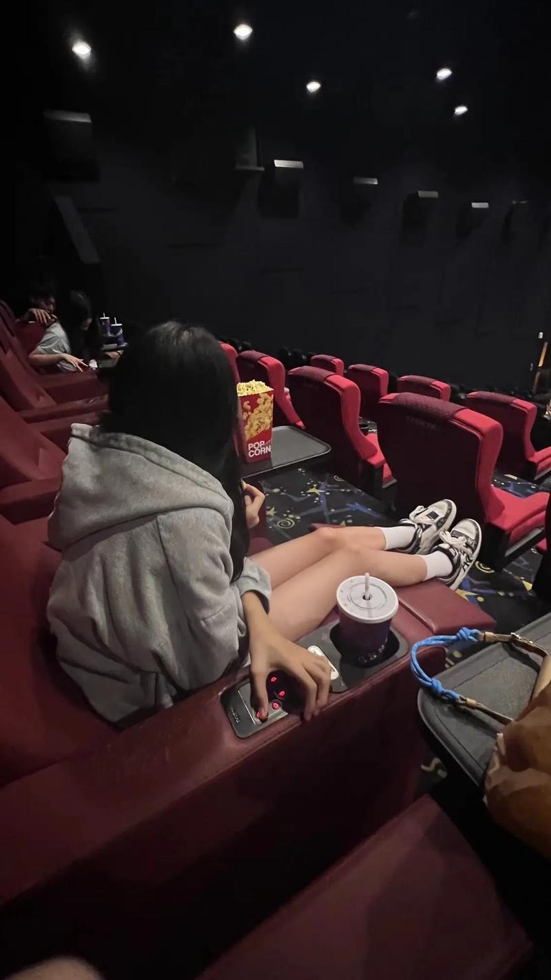 伊人影院蕉久影院在线的相关介绍