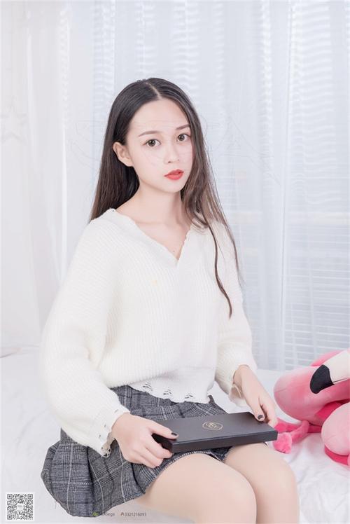 官场秘书的美艳人妻的相关介绍