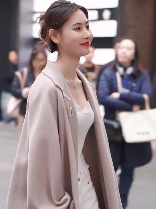 美女被逼操的相关介绍