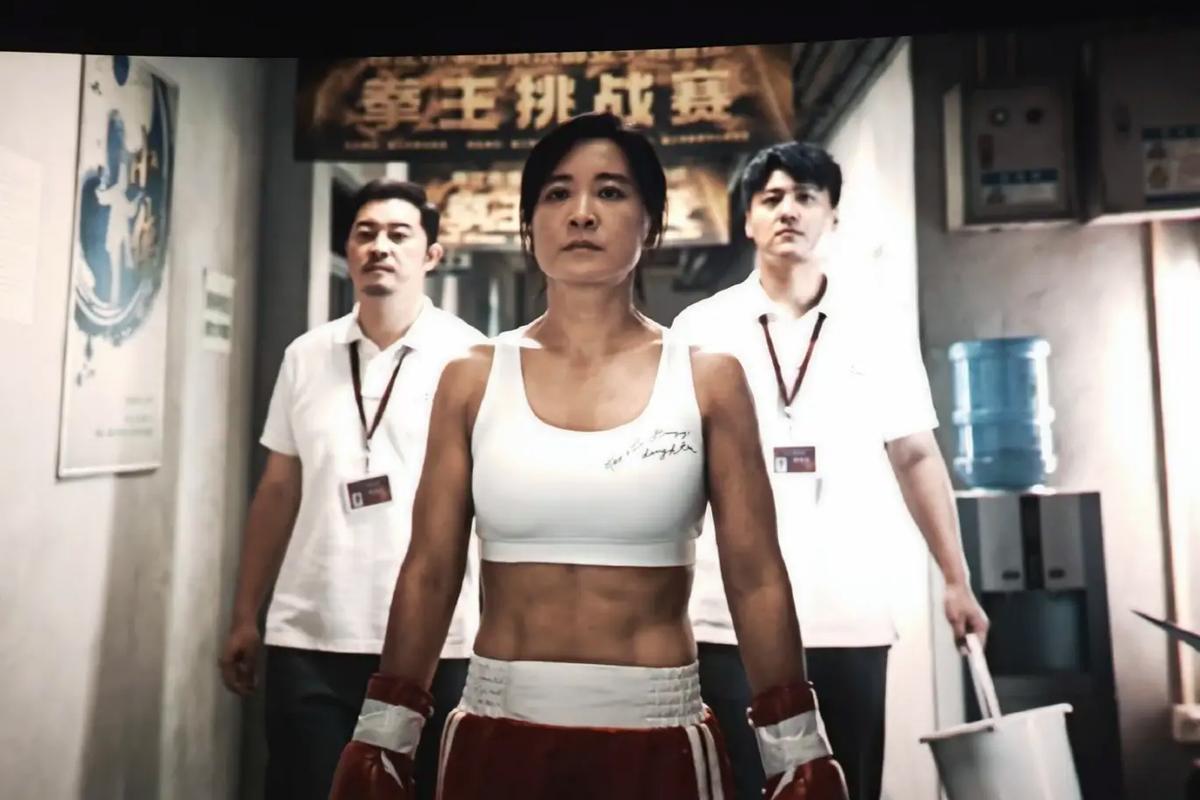 一边亲一边摸下的相关介绍