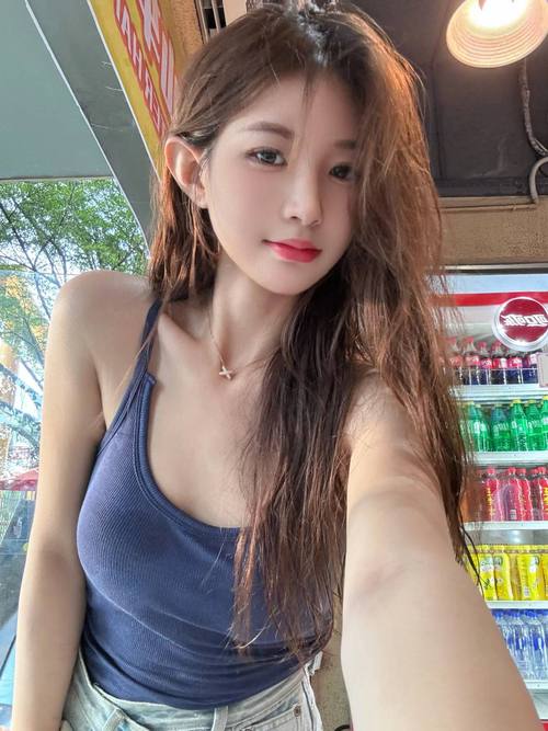 丰满性感大尺度写真的相关介绍