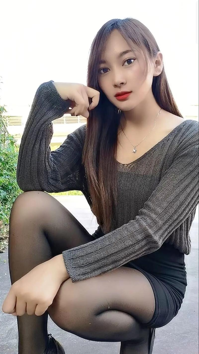 亚洲自由成熟少妇的独立生活美学与情感智慧|长尾关键词:熟龄女性自我成长、自由职业妈妈日常、亚洲中年女性时尚穿搭