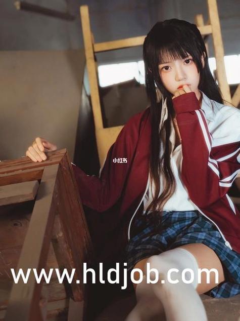 抚摸美女的相关介绍
