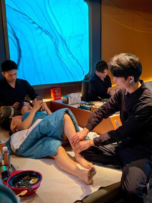 人妻 欧美 另类 在线的相关介绍